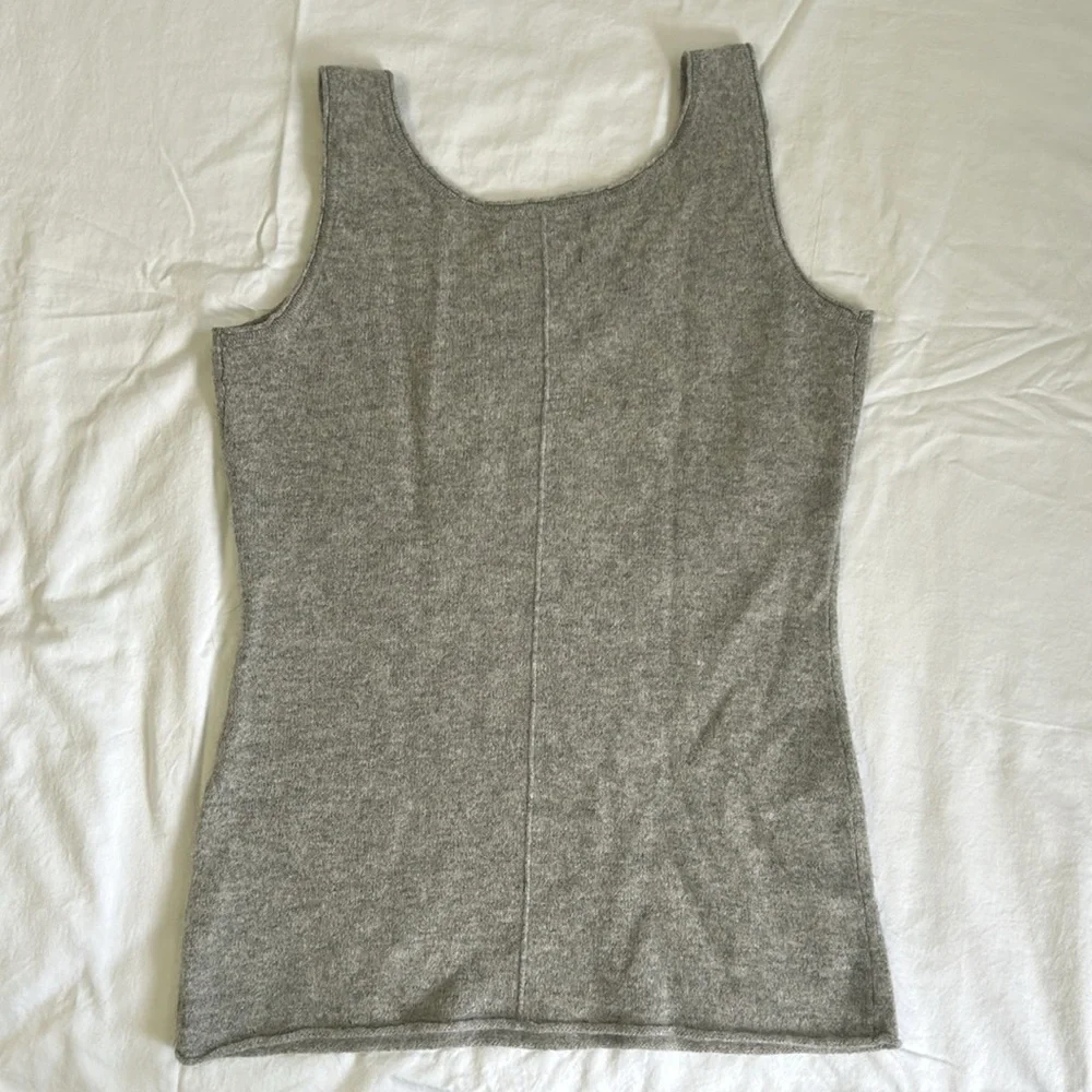 100% cashmere 2-ply TAHARI Vest - Picture 5 of 6